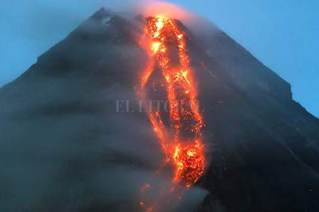Gran erupción deja parte de Filipinas a oscuras Gran erupción deja parte de Filipinas a oscuras