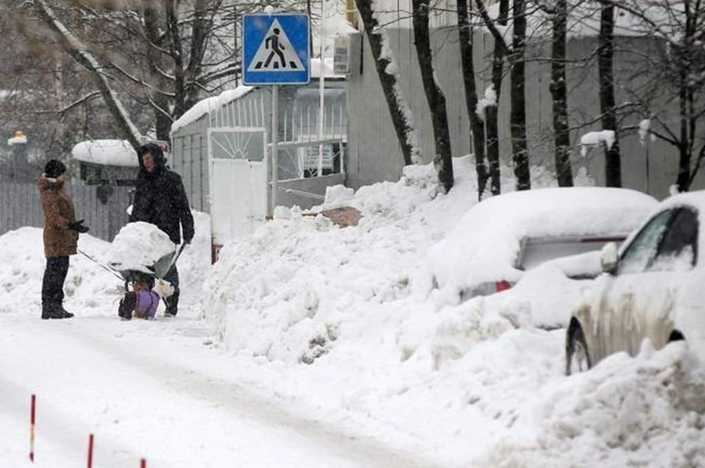 La "nevada del siglo" sepultó a Moscú bajo medio metro de nieve