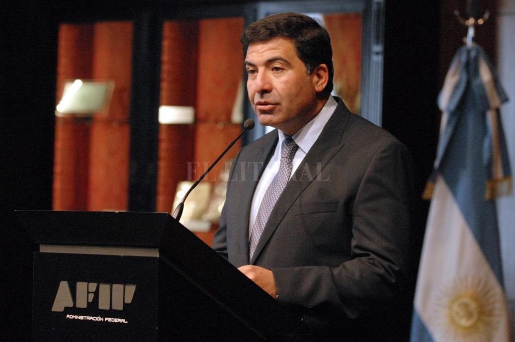Procesan a Echegaray por supuesto contrabando de autos