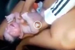 Video: una mujer dió a luz en un taxi Video: una mujer dió a luz en un taxi