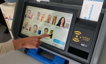 Frigerio insistió en la necesidad de "introducir tecnología" en el sistema electoral Frigerio insistió en la necesidad de "introducir tecnología" en el sistema electoral