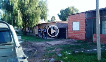 Así allanaron la casa de dos "dealers" Así allanaron la casa de dos "dealers"