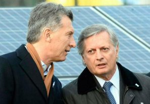 Macri y Aranguren visitan las instalaciones de YPF en Vaca Muerta Macri y Aranguren visitan las instalaciones de YPF en Vaca Muerta