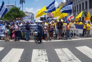 Costa Rica enfrenta masiva huelga previo a asunción de Alvarado Costa Rica enfrenta masiva huelga previo a asunción de Alvarado