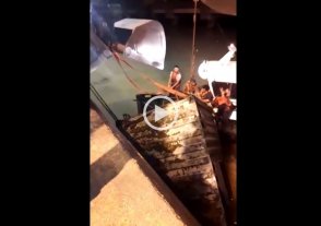 Tras una "mala maniobra", un barco impactó contra un muelle y provocó un desastre Tras una "mala maniobra", un barco impactó contra un muelle y provocó un desastre