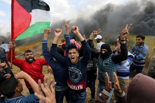 Muere un periodista palestino tras multitudinarias protestas en Gaza Muere un periodista palestino tras multitudinarias protestas en Gaza