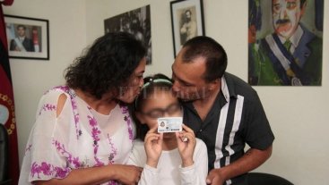 Una niña de 10 años recibió su nuevo DNI con el cambio de género Una niña de 10 años recibió su nuevo DNI con el cambio de género