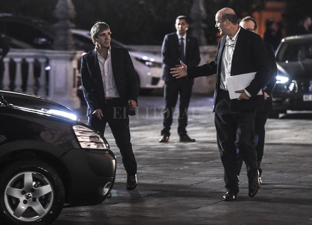 Macri negocia con FMI acuerdo de