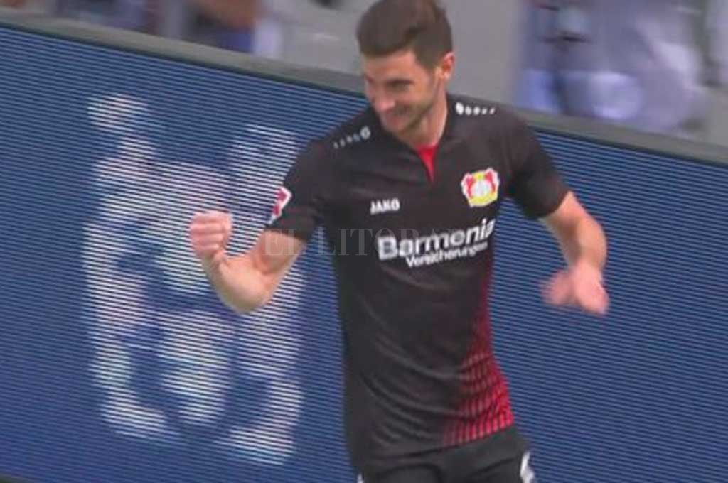 Alario marcó un doblete para el triunfo del Leverkusen