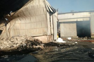 Avellaneda: fuerte incendio en una algodonera Avellaneda: fuerte incendio en una algodonera
