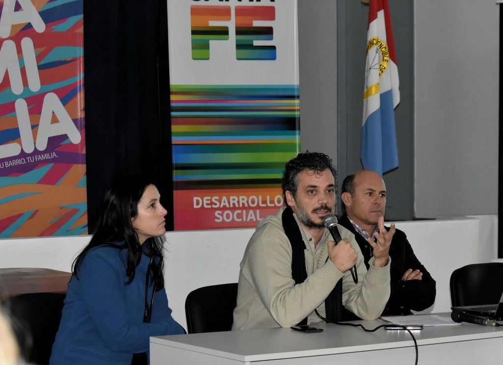 Políticas sociales e inclusivas Este martes empieza el Plan Abre Familia en Coronel Dorrego - Propósito. Mariano Granato explicó los alcances del Plan Abre Familia, impulsado para abordar directamente con cada una de las familias aquellas problemáticas que se presenten en la etapa de relevamiento. Este martes empieza el Plan Abre Familia en Coronel Dorrego - Propósito. Mariano Granato explicó los alcances del Plan Abre Familia, impulsado para abordar directamente con cada una de las familias aquellas problemáticas que se presenten en la etapa de relevamiento. -