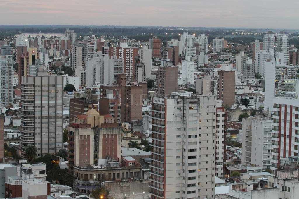 Santa Fe en altura En la última década se construyeron más de 250 edificios en la ciudad - Cemento. Paredes, ventanas y balcones se elevan en el ejido urbano santafesino. En la última década se construyeron más de 250 edificios en la ciudad - Cemento. Paredes, ventanas y balcones se elevan en el ejido urbano santafesino. -
