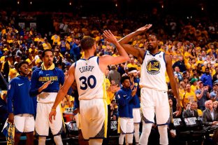 Golden State vapuleó a Houston y lidera la serie del oeste Golden State vapuleó a Houston y lidera la serie del oeste
