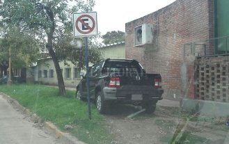 Un cartel frente a la UTN difícil de entender Un cartel frente a la UTN difícil de entender