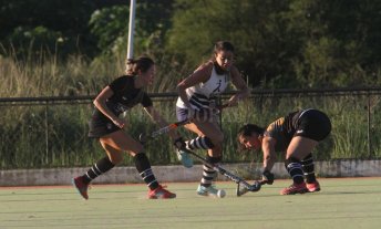 Hockey: La Salle ganó y se mantiene expectante Hockey: La Salle ganó y se mantiene expectante