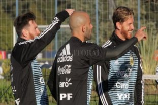 Messi entrenó a la par de sus compañeros en Ezeiza Messi entrenó a la par de sus compañeros en Ezeiza