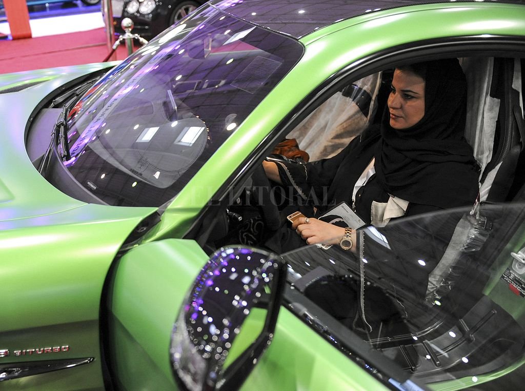 Mujeres al volante, a partir del 24 de junio Arabia Saudita levanta la prohibición de manejar a las mujeres - Arabia Saudita levanta la prohibición de manejar a las mujeres - -