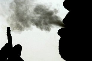 Los fumadores tienen 5 veces más riesgo de quedar ciegos Los fumadores tienen 5 veces más riesgo de quedar ciegos