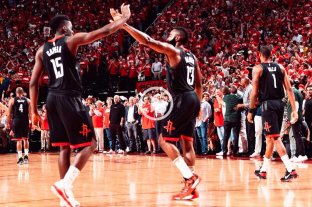 Houston ganó el quinto juego ante Golden State y quedó a un paso de las finales Houston ganó el quinto juego ante Golden State y quedó a un paso de las finales