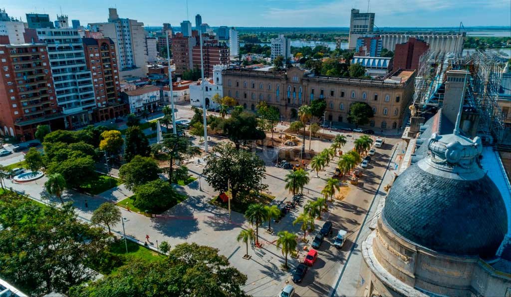 En la ciudad de Santa Fe Se realizan los festejos por el 25 de Mayo e inauguran la renovada plaza - Se realizan los festejos por el 25 de Mayo e inauguran la renovada plaza - -