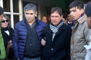 Una multitud acompañó al senador Naidenoff al entierro de su esposa y su hijo menor Una multitud acompañó al senador Naidenoff al entierro de su esposa y su hijo menor