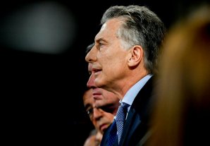 Macri toma juramento a los nuevos ministros de Energía y Producción Macri toma juramento a los nuevos ministros de Energía y Producción