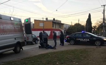 Ciclista lesionada tras ser embestida Ciclista lesionada tras ser embestida