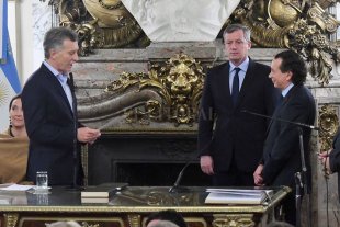 Entre las torpezas del gobierno y las felonías de la oposición Entre las torpezas del gobierno y las felonías de la oposición