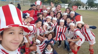 Las chicas de Unión campeonas del Apertura de la Liga Santafesina Las chicas de Unión campeonas del Apertura de la Liga Santafesina