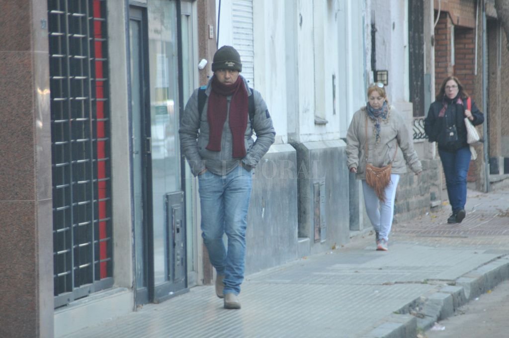 El clima en Santa Fe Las heladas del invierno empiezan a sentirse este domingo - Frío domingo en la ciudad. Las heladas del invierno empiezan a sentirse este domingo - Frío domingo en la ciudad. -