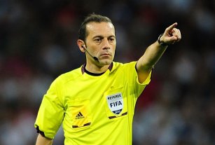El turco Caneyt Cakir será el árbitro del partido entre Argentina y Nigeria El turco Caneyt Cakir será el árbitro del partido entre Argentina y Nigeria