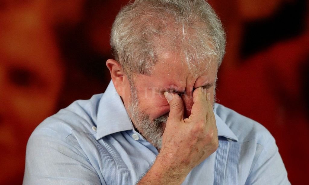Desde la cárcel, Lula le desea