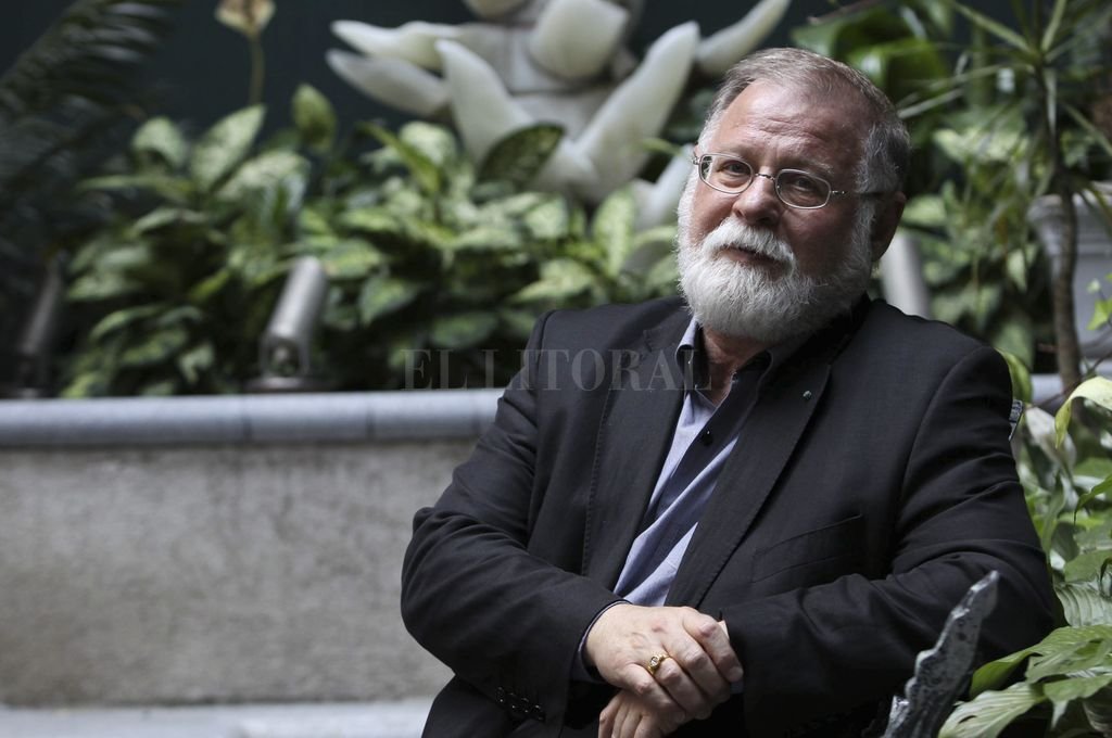 Renunció el director de la Biblioteca Nacional