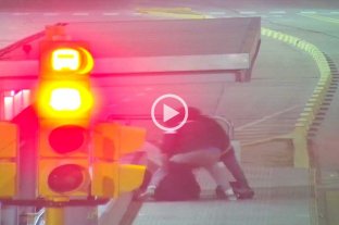 Video: así fue la brutal agresión a una oficial para robarle Video: así fue la brutal agresión a una oficial para robarle