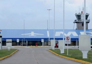 Evacuaron el aeropuerto de Mar del Plata por presunta amenaza de bomba Evacuaron el aeropuerto de Mar del Plata por presunta amenaza de bomba