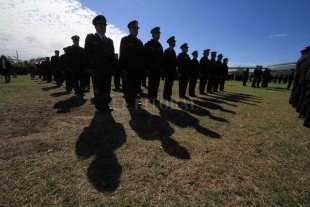 Suspenden en la Policía parte de los ascensos por falta de títulos universitarios Suspenden en la Policía parte de los ascensos por falta de títulos universitarios
