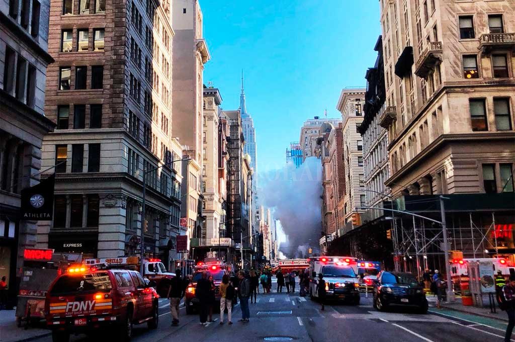 NUEVA YORK: Explosión tubería provoca revuelo en Manhattan