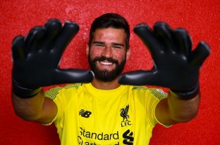 El brasileño Alisson se convirtió en el arquero más caro de la historia El brasileño Alisson se convirtió en el arquero más caro de la historia