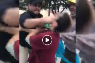 Videos: Un "pañuelazo" en la Plaza de Mayo terminó con la violenta agresión a mujeres y estudiantes