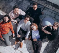 Bándalos Chinos Una propuesta orgánica y cancionera - La banda surgió como un grupo de hermanos y compañeros de colegio, que se fueron poniendo serios con el tiempo. Una propuesta orgánica y cancionera - La banda surgió como un grupo de hermanos y compañeros de colegio, que se fueron poniendo serios con el tiempo.