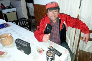 "Boliche" Cendra es esperancino, mozo y canillita La historia del hincha de Colón que se volvió viral con su festejo - Más conocido que "Juan Boliche". Piero inmortalizó a "Juan Boliche" con su tema musical, pero el "Boliche" más famoso es Domingo Cenda, el esperancino cuyo grito en el gol de Fritzler frente al televisor, se viralizó. La historia del hincha de Colón que se volvió viral con su festejo - Más conocido que "Juan Boliche". Piero inmortalizó a "Juan Boliche" con su tema musical, pero el "Boliche" más famoso es Domingo Cenda, el esperancino cuyo grito en el gol de Fritzler frente al televisor, se viralizó.