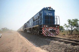 En la ciudad capital Un wéstern en Santa Fe: hicieron frenar y asaltaron al Belgrano Cargas - No es la primera vez que una formación del Belgrano Cargas sufre los embates de la delincuencia. Un wéstern en Santa Fe: hicieron frenar y asaltaron al Belgrano Cargas - No es la primera vez que una formación del Belgrano Cargas sufre los embates de la delincuencia.