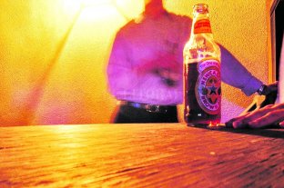 El Concejo dispuso que el Municipio no dé más excepciones Candioti caótico: no más autorizaciones para usar la vía pública a bares y restós - La nocturnidad trae sus molestias para quienes no la disfrutan. Piden controles en un sector del barrio donde más se impusieron los locales gastronómicos y pubs. Candioti caótico: no más autorizaciones para usar la vía pública a bares y restós - La nocturnidad trae sus molestias para quienes no la disfrutan. Piden controles en un sector del barrio donde más se impusieron los locales gastronómicos y pubs.