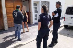 Detuvieron a la joven que se film� yendo a ver a su novio en el ba�l de un taxi