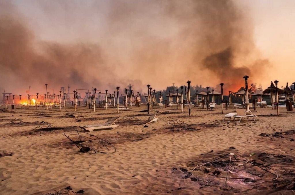 Incendios en Italia: deja cinco muertos y pone en riesgo sitios declarados patrimonio de la Unesco : : El Litoral - Noticias - Santa Fe - Argentina - Vimarsana News