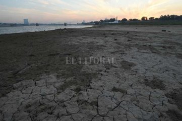 El Río Paraná bajó 15 cm en medio día y volvió a medir por debajo del cero en Santa Fe Bajante histórica