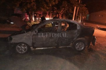 Incendiaron un automóvil en barrio Estanislao López de la ciudad de Santa Fe Se investiga