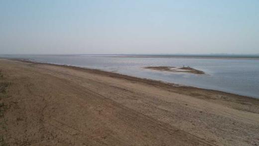 La Laguna Setúbal casi seca y con humo, desde el drone de El Litoral