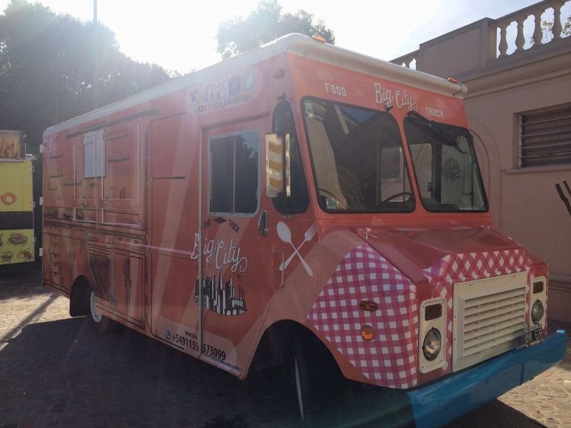Los food trucks piden pista en las calles de Rosario Mirador