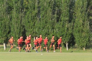 Fueron al entrenamiento de este lunes La barra de Colón "visitó" a los jugadores - La barra de Colón "visitó" a los jugadores -